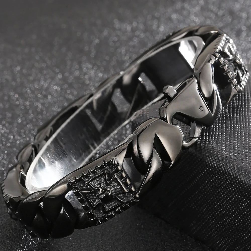 Punk Skull Bracelet Men's Black Stainless Steel Vintage Cuban Link Chain Bracelet with Skulls Spring Clasp Gothic Biker