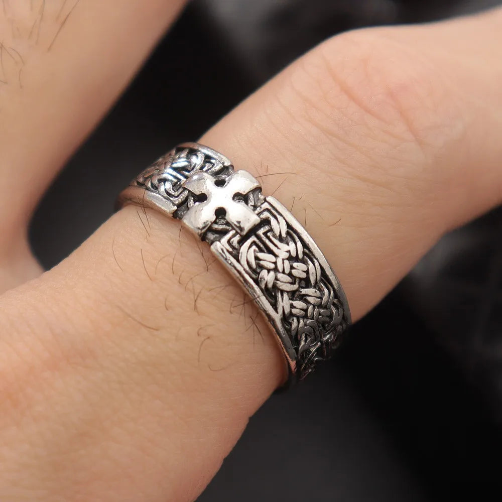 Vintage Knight Cross Amulet Ring for Men — Zinc Alloy