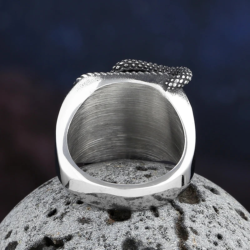 2024 New Good Detail Men's Punk Rock Black Stone Ring With 3D Snake Gothic Style 316L Stainless Steel Biker Anel Movie jewellery