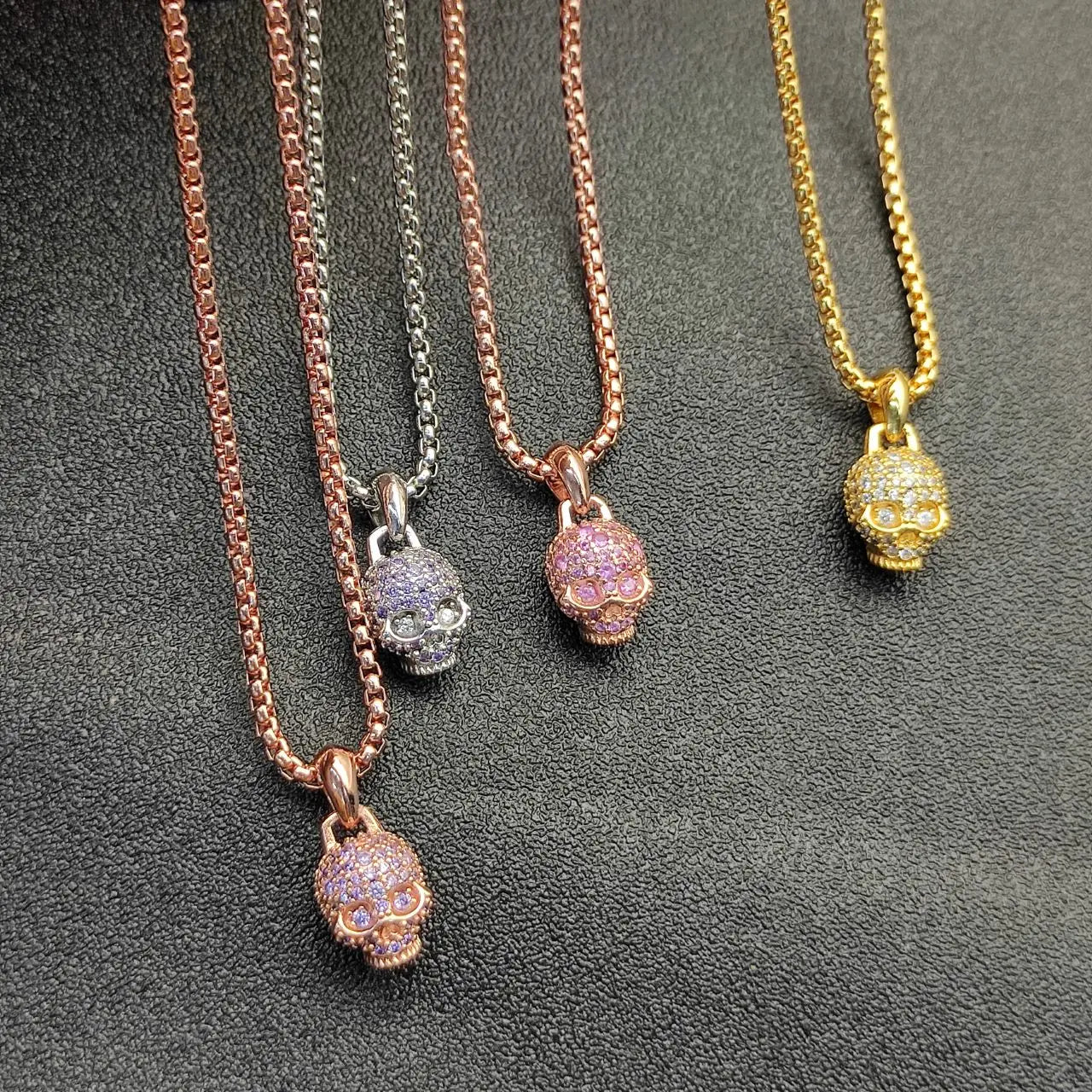 2025 New High-Quality Christmas Fashion Simple Skull Head Necklace Halloween Gift