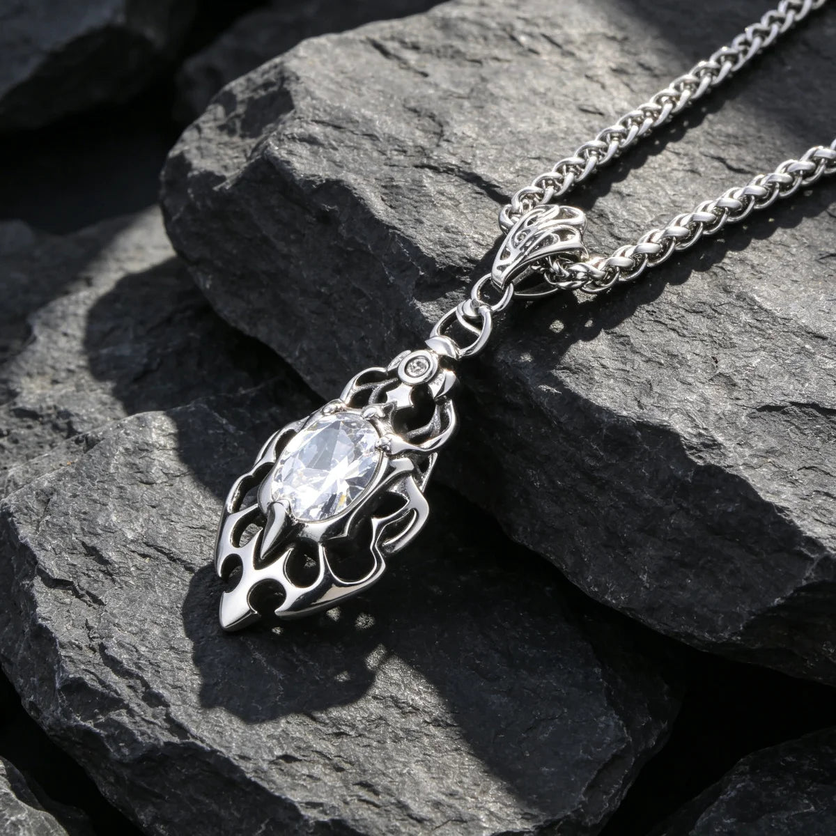 1PCS Cross-Border European and American Fashion Flame-Shaped Stainless Steel Non-Fading Men's Necklace, Shiny and Unique Sharp Arrow Pendant