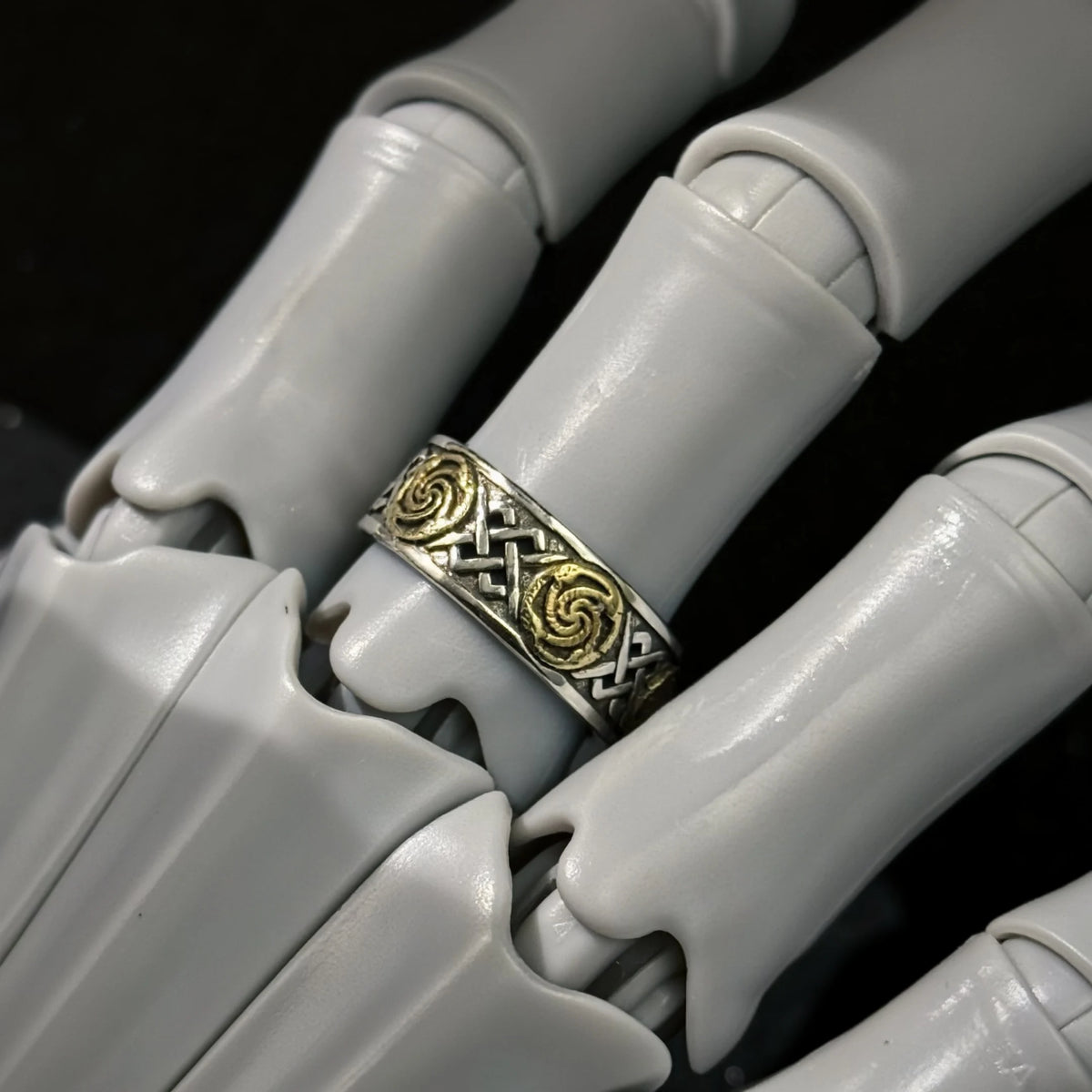 Celtic Dara Knot Spiral Open Ring — Silver-Tone