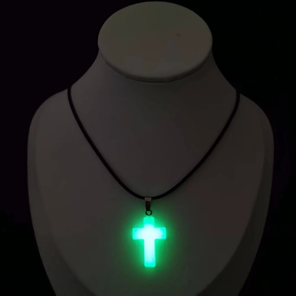 Noctilucent Glowing Necklace Classic Cross Design Pendant Necklaces Luminous Necklace Night Fluorescence Glow In Dark Necklace