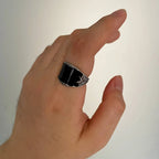 Retro Curved Black Resin Onyx Ring For Men Classic Metal Designer Ring Jewelry Gothic Rock Hiphop Unisex Accessories