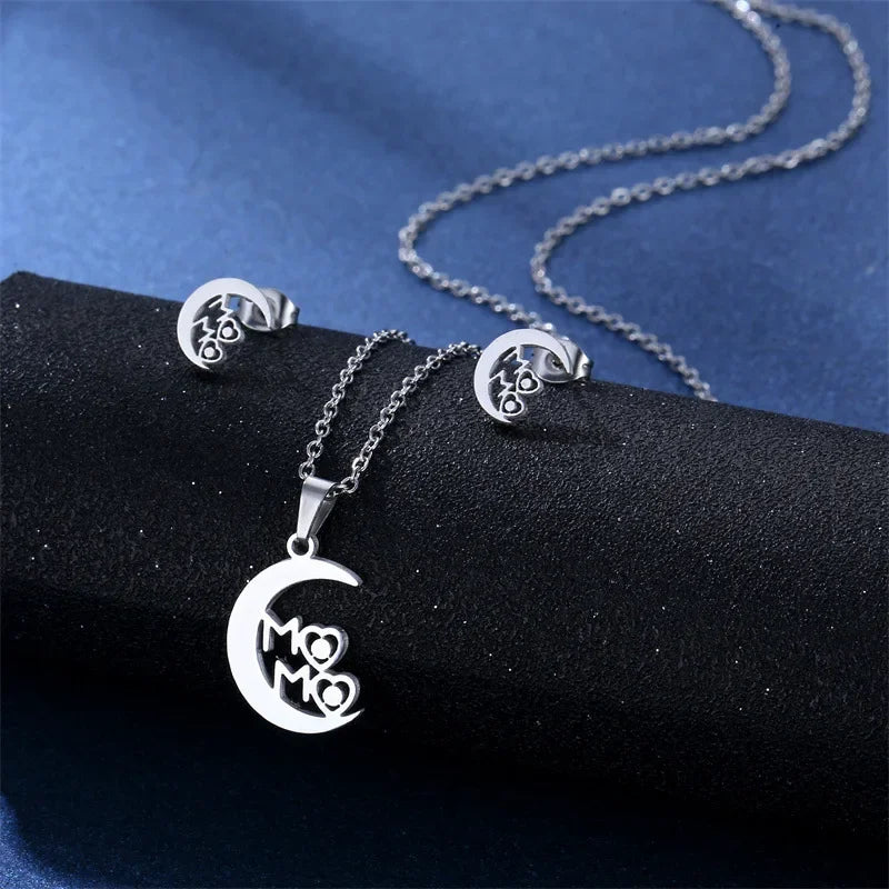 Mama Letter Pendant Necklace — Minimal