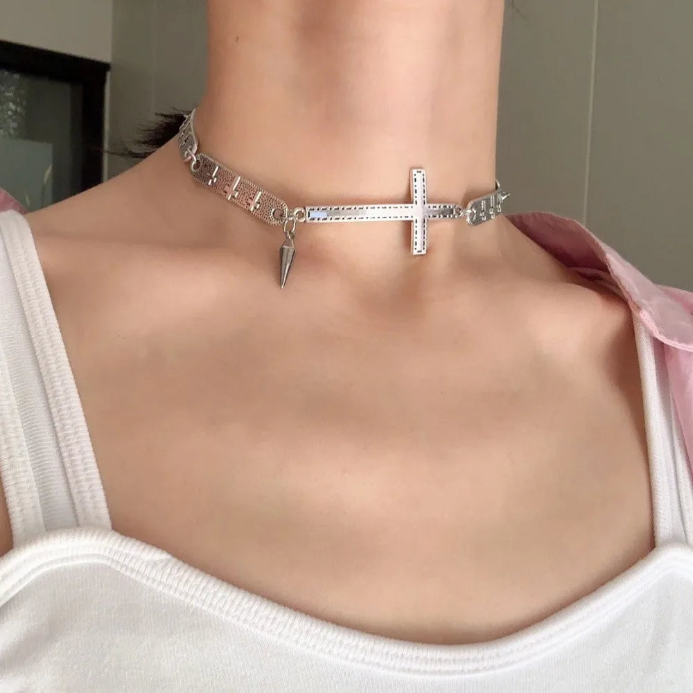 Retro Punk Choker Necklace Y2K Grunge Rock Hip Hop Necklace Silver Cross Pendant Chain Jewelry Necklace For Ladies For