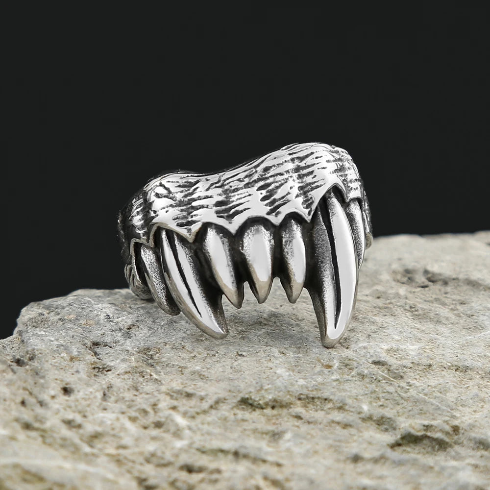 Gothic Beast Teeth Ring — Stainless Steel