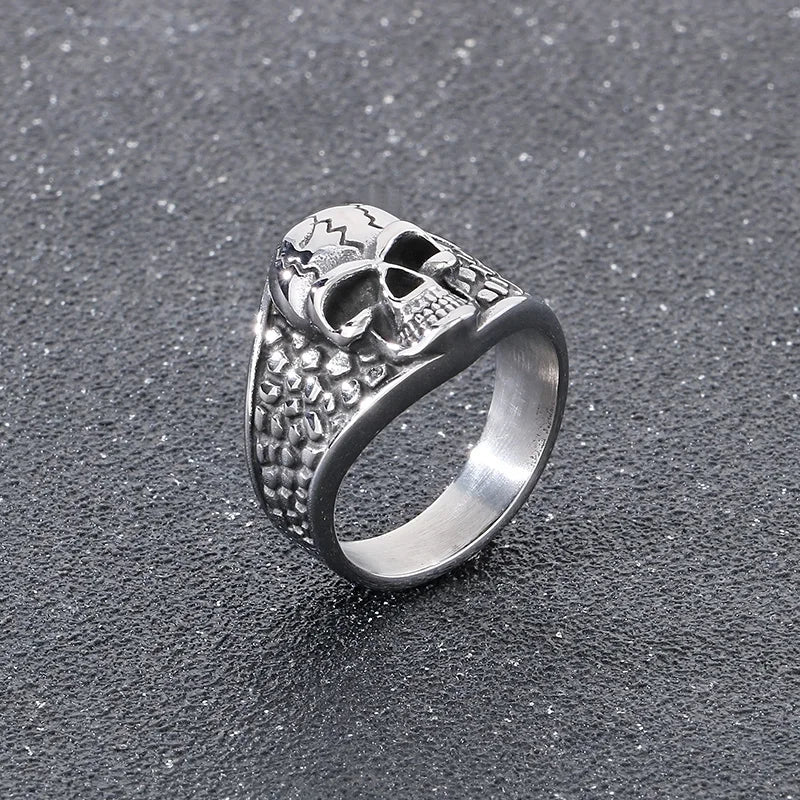 Stainless Steel Men Skull Ring Retro Cracked Skull Biker Ring Textured Band Vintage Punk Rock Fashion Jewelry for Men