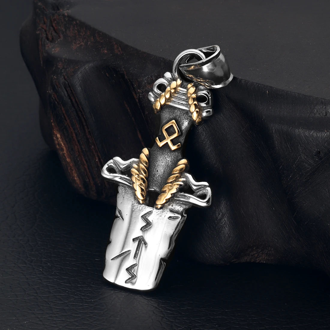 Norse Viking Rune Round Pendant Necklace — Stainless Steel