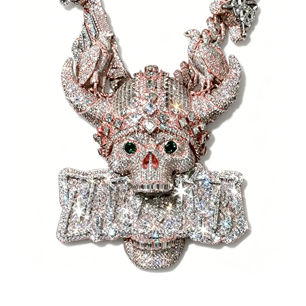 LYEE CYEE's luxurious three-dimensional diamond studded green eyed horn skull letter hip-hop pendant can be paired with