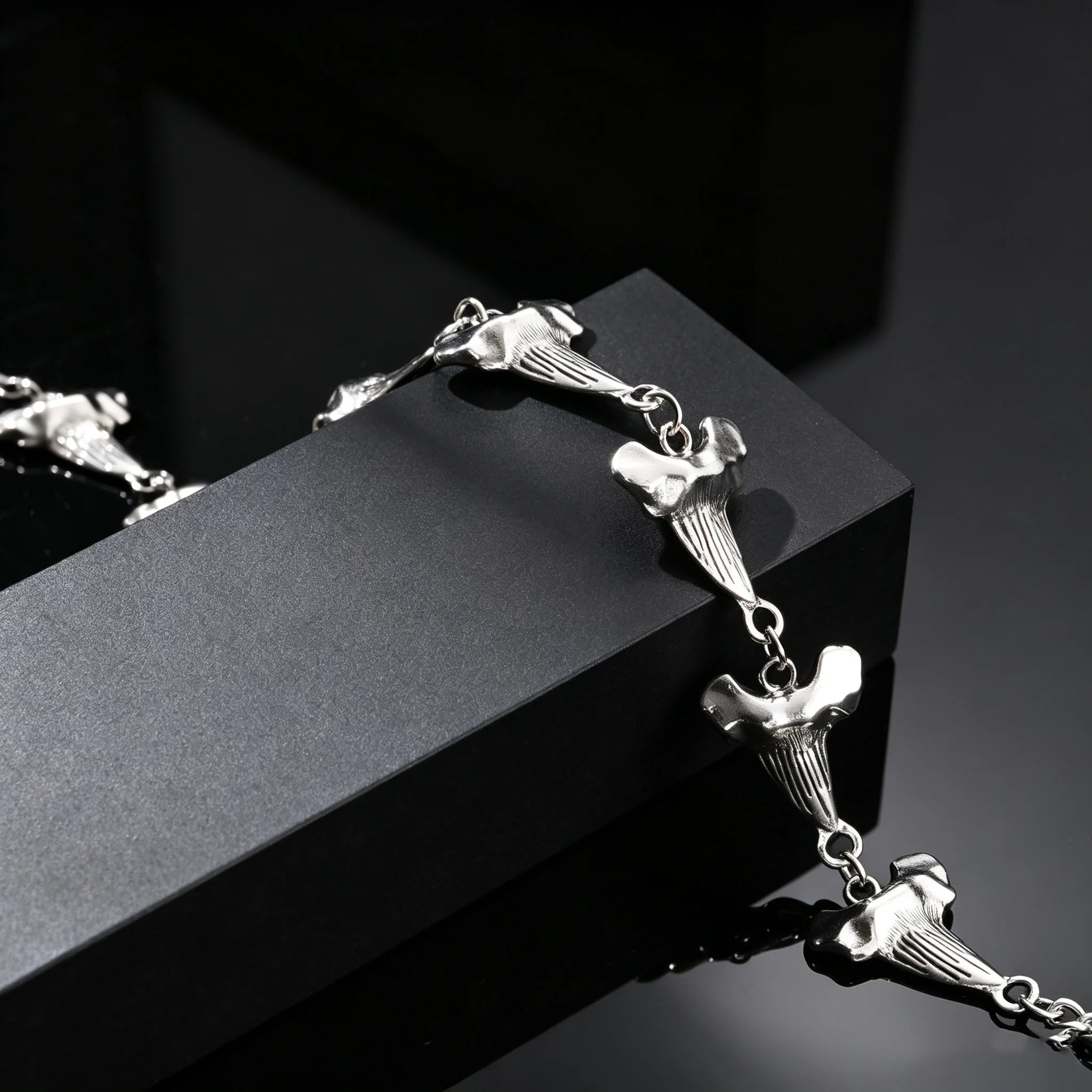 Unique Shark Teeth Shaped Spike Rivet Necklace for Men, Silver Color Punk Adjustable Collar Necklace, Trendy Hip Hop Jewelry