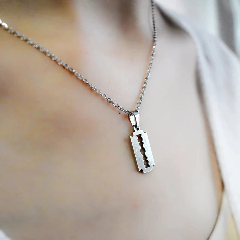 Creative Blade Pendant Necklace Punk Clavicle Chain for Women Men Fashion Metal Sweater Chain Jewelry Accessories Gift