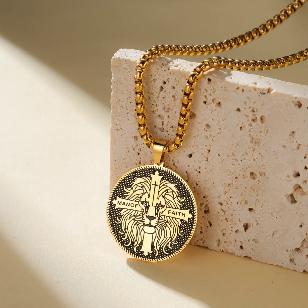 Cazador Vintage Man of Faith Lion Cross Pendant Necklace for Women Men Stainless Steel Box Chain Christian Faith Jewelry Gifts