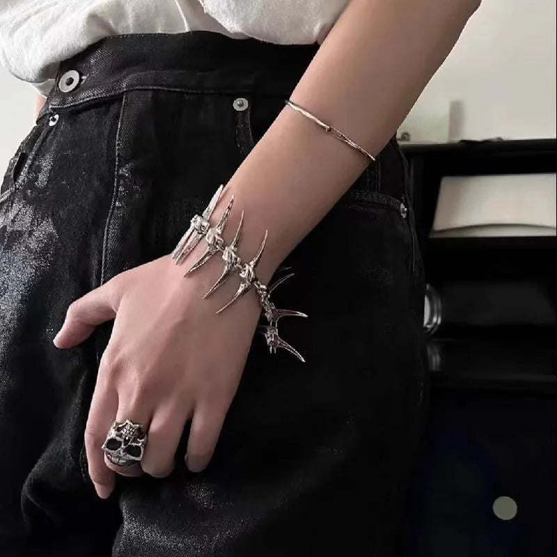ZHUHE The Thorny Fishbone Necklace In Cyberpunk Style Is A Jewelry Accessory For Men And Women And A Party Gift