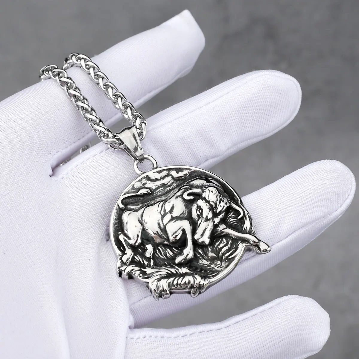 Stainless Steel Animal Bull Necklace Men Women Vintage Punk Pendant Necklace Glamour Hip Hop Biker Creative Jewelry Wholesale