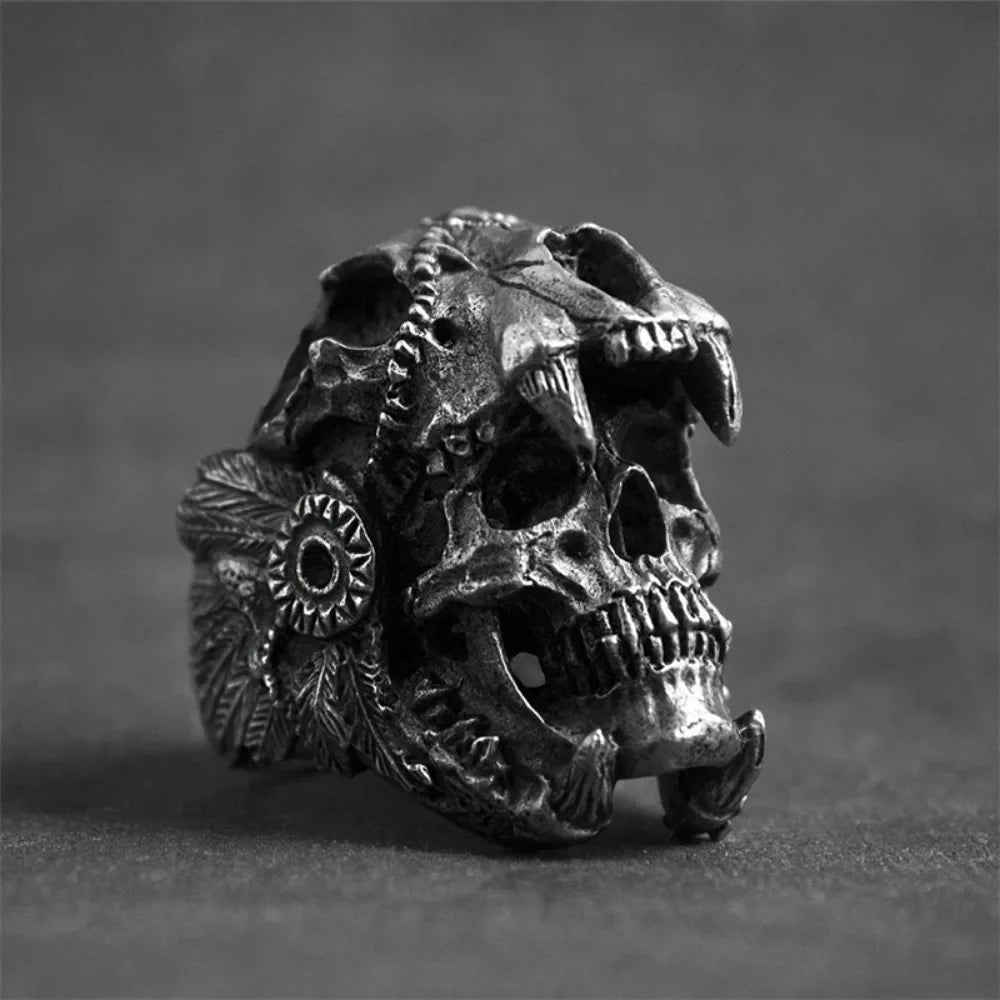 Niche Skull Ring — Gothic Statement