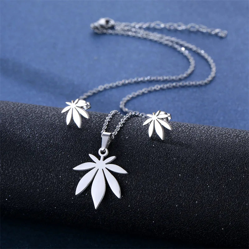 Stainless Steel Necklace For Women Man Maple Leaf Choker Pendant Chain Necklaces Engagement Jewelry korean Fashion NEW