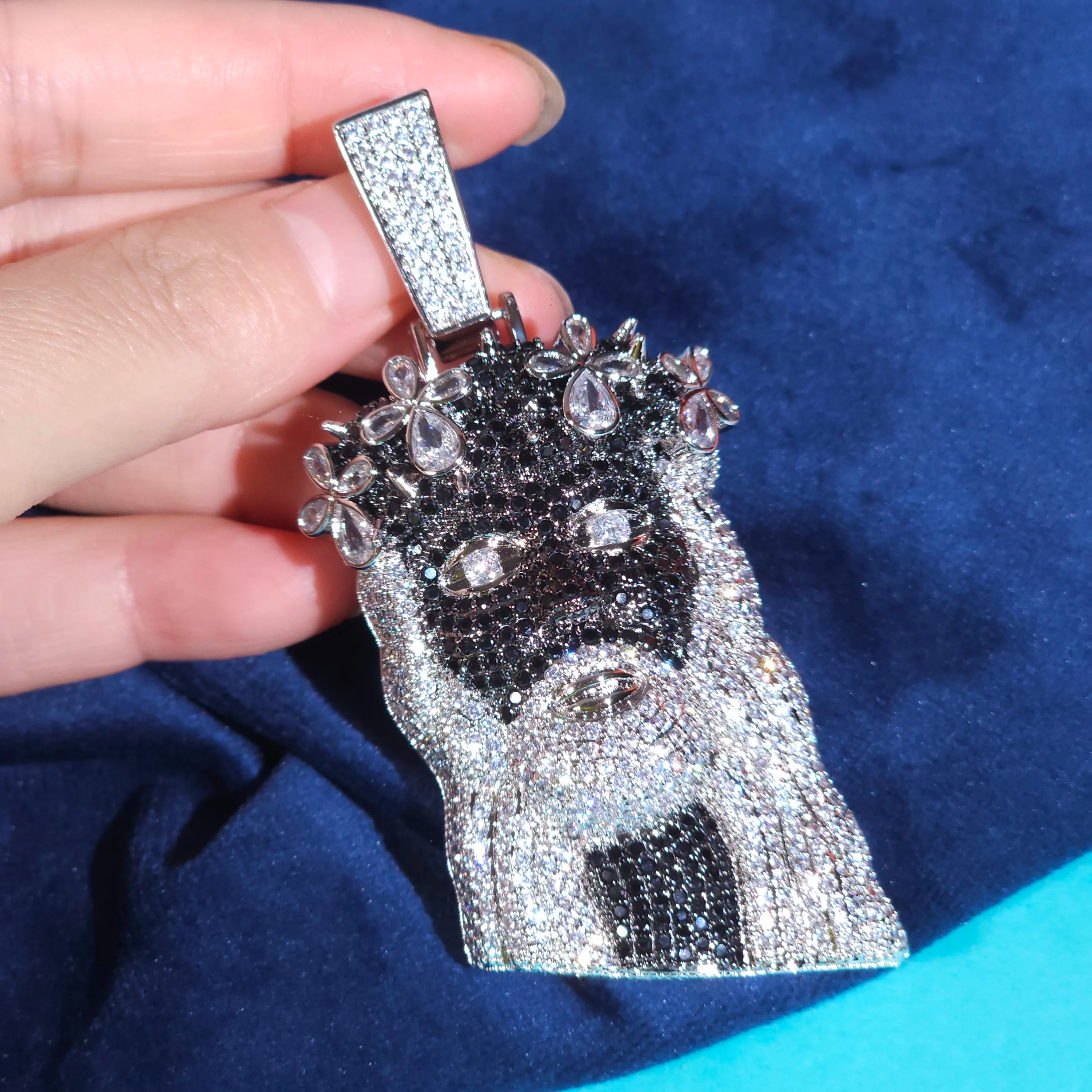 Hip Hop Iced Out Jesus Piece Pendant Personalized Black And White Mixed Color Highend Men Rapper Jewelry