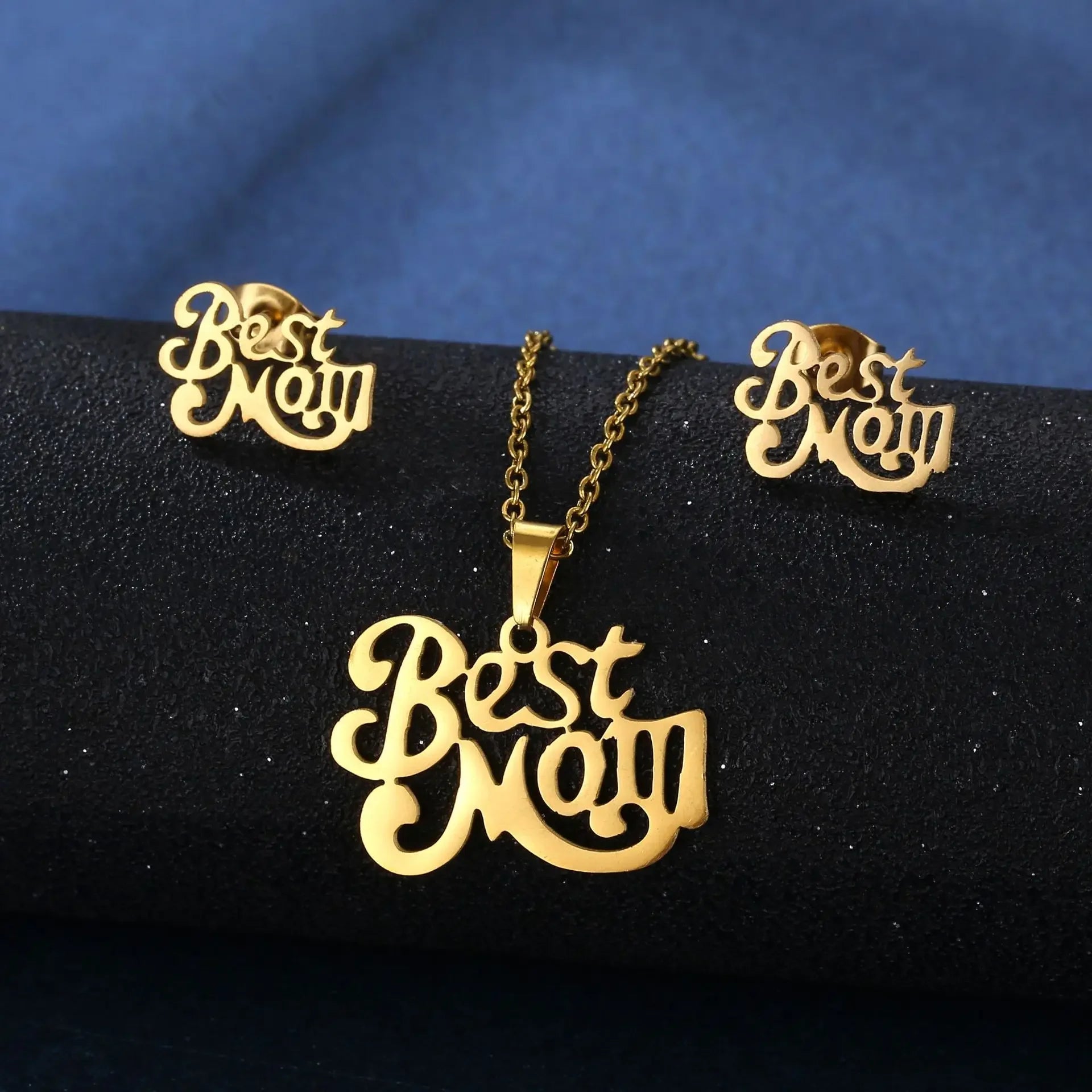 Mama Letter Pendant Necklace — Minimal