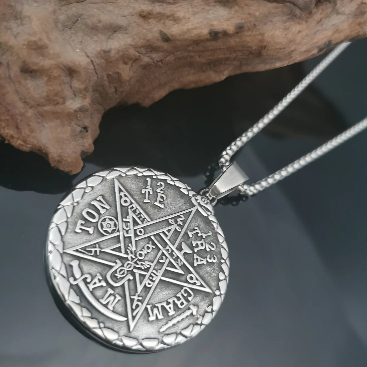 New Vintage Witchcraft Pentagram Pendant Necklace Jewish Hebrew Tetragrammaton Stainless Steel Amulet Jewelry Gift for