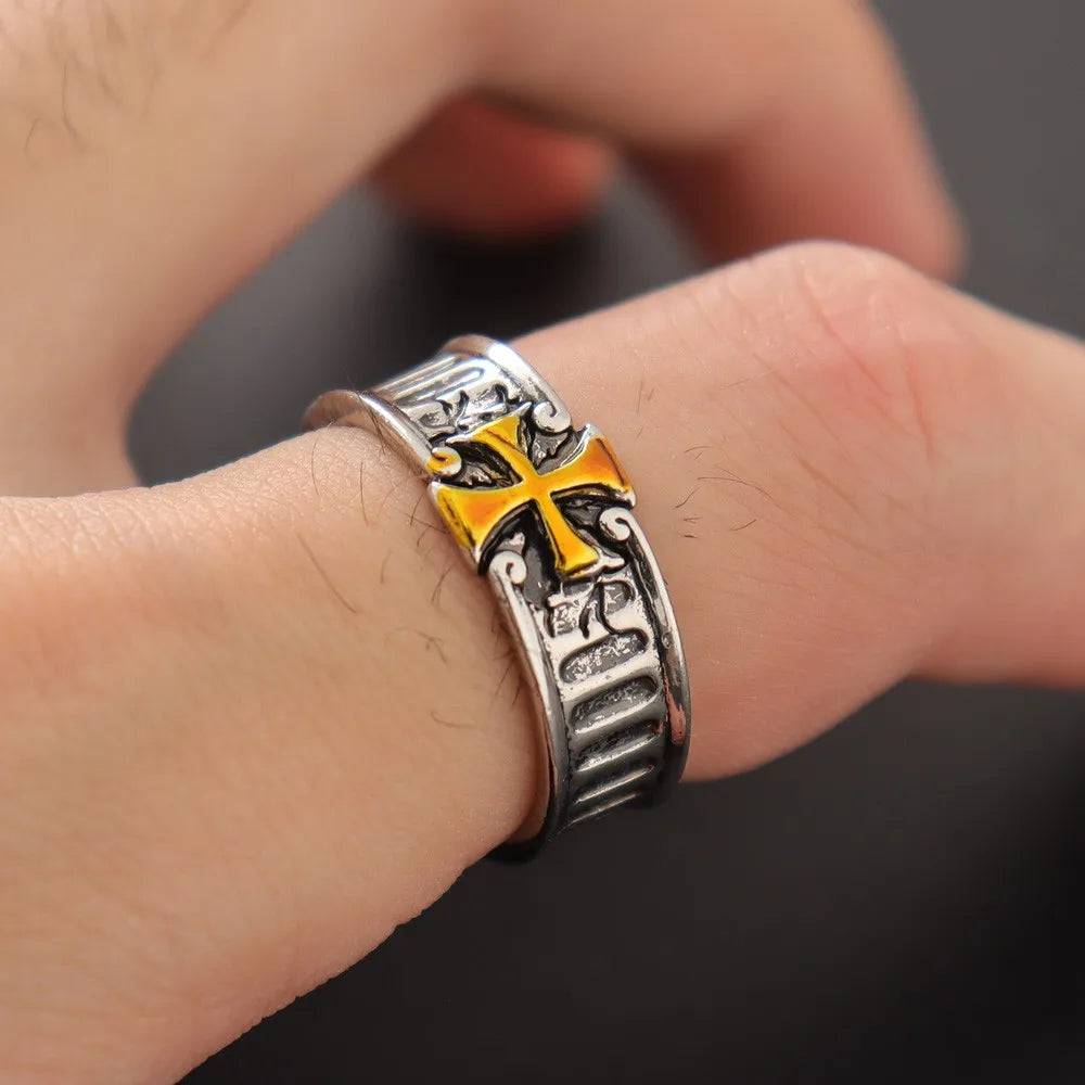 Vintage Knight Cross Amulet Ring for Men — Zinc Alloy