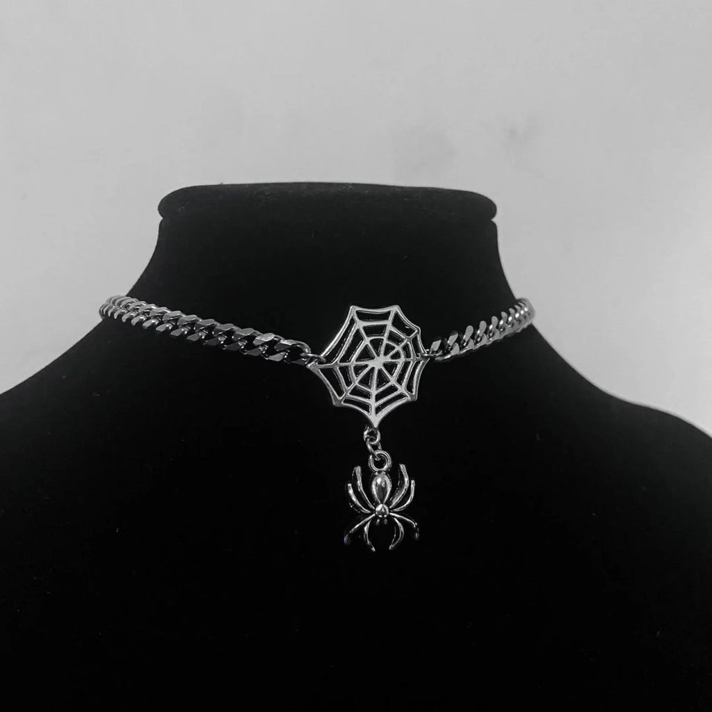 Gothic Crow Skull Necklace For Women man Fashion Vampire Bat Accessory Punk Jewelry Gift Circle Pagan Vintage Moth Charm Choker