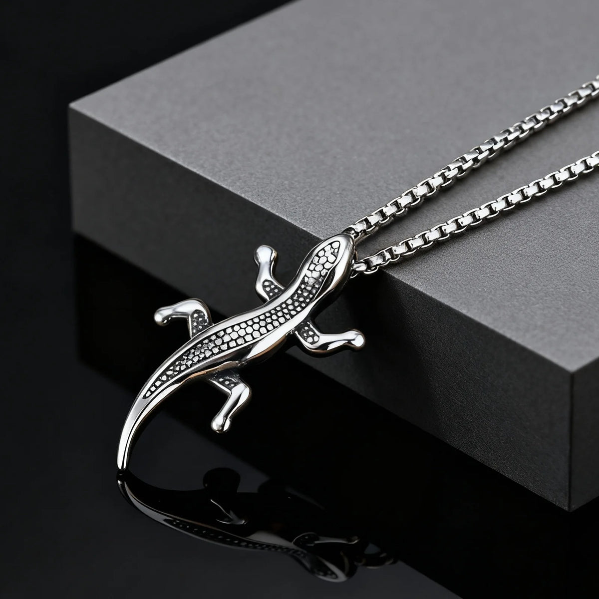 Unique Gecko Lizard Pendant Necklace for Men Male, Stainless Steel Hip Hop Animal Necklace, Fashion Jewelry Creativity Gift