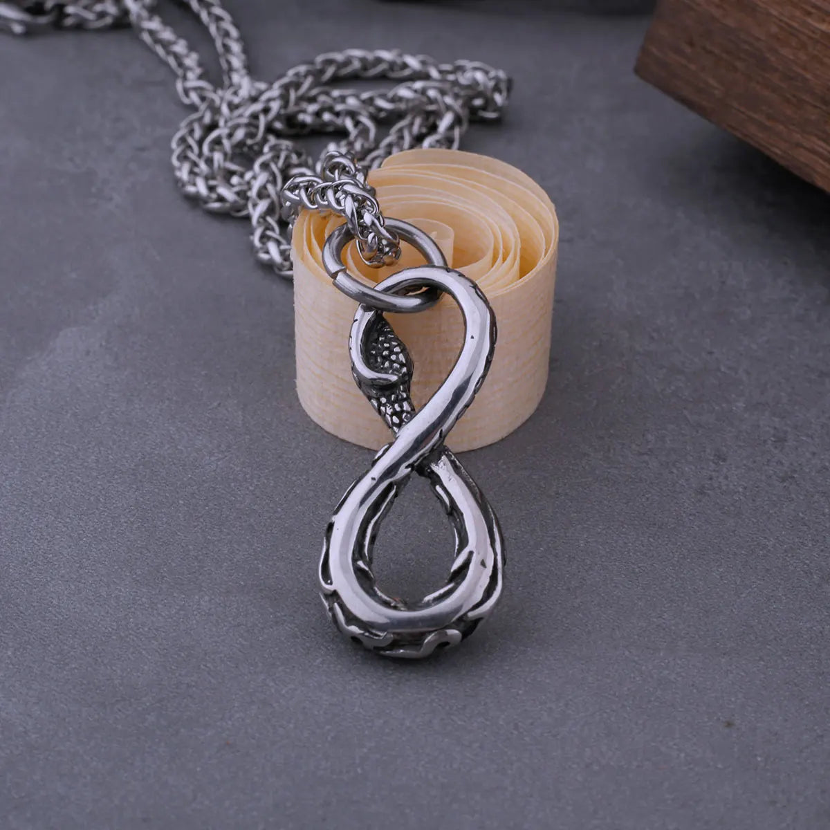 316L Stainless Steel Snake Necklace Men's High-end Personality Number Eight Modeling Retro Cool Punk Rock Pendant Gift
