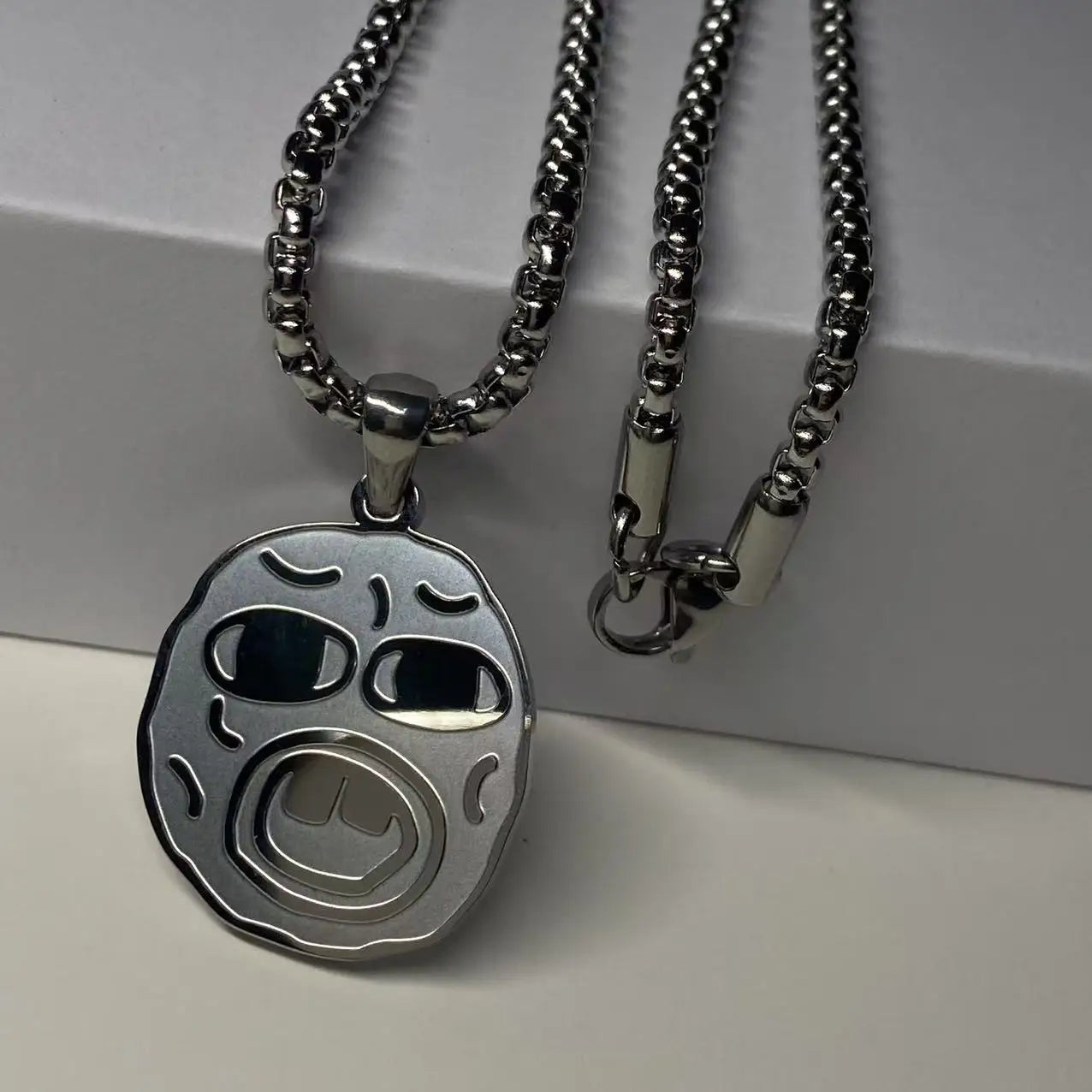 High-quality Stainless Steel Fashionable and Quirky Pendant Necklace for Men, a Hip-Hop Style Personalized Necklace