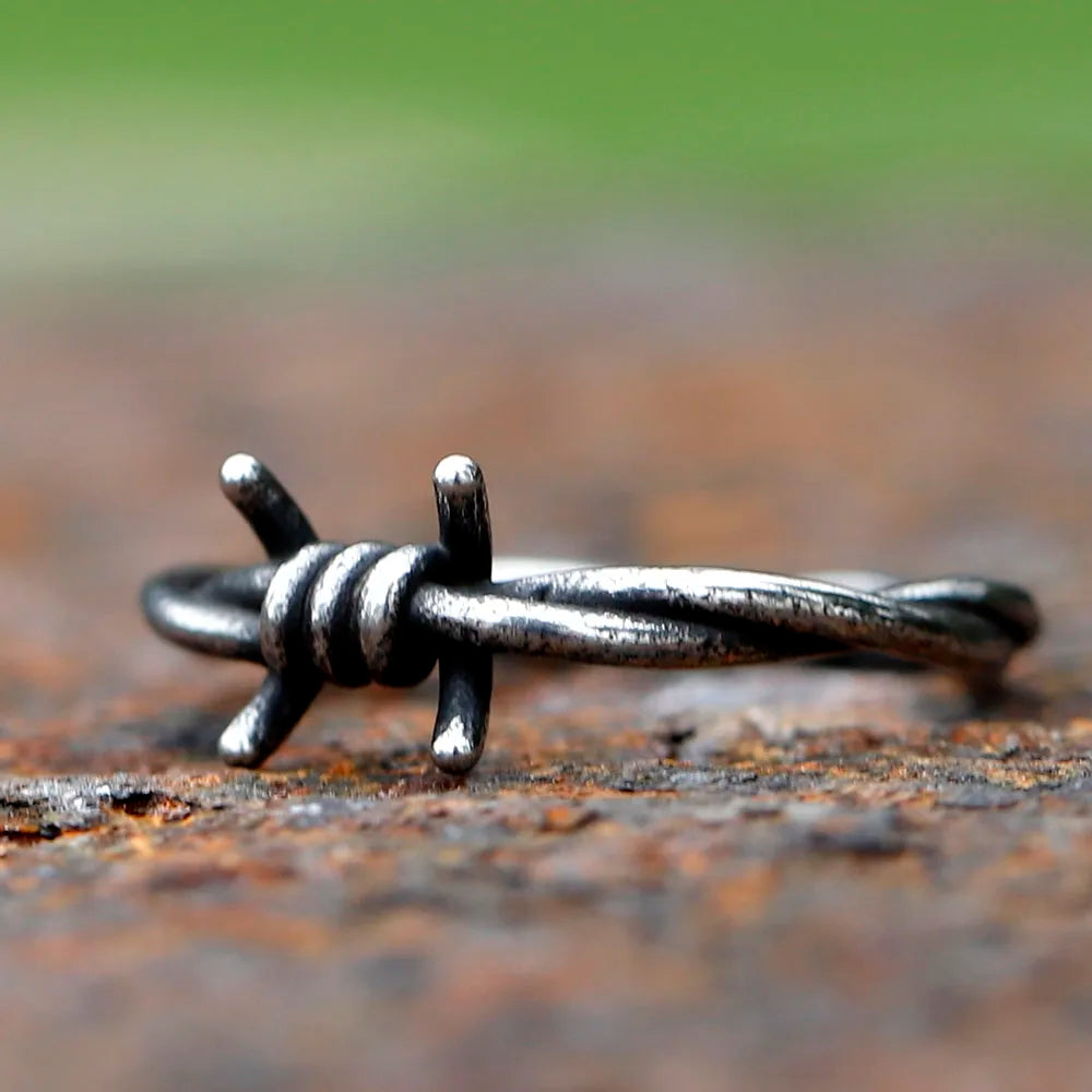 Retro Gothic Band Ring — Stainless Steel