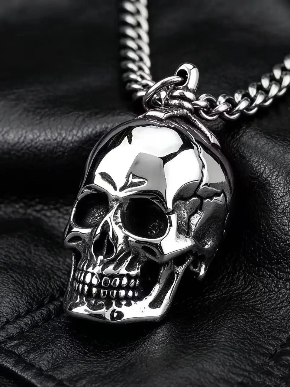 Men's Vintage Cracked Skull Pendant Necklace For Men 316L Stainless Steel Twist Chain Gothic Biker Punk Jewelry Gift