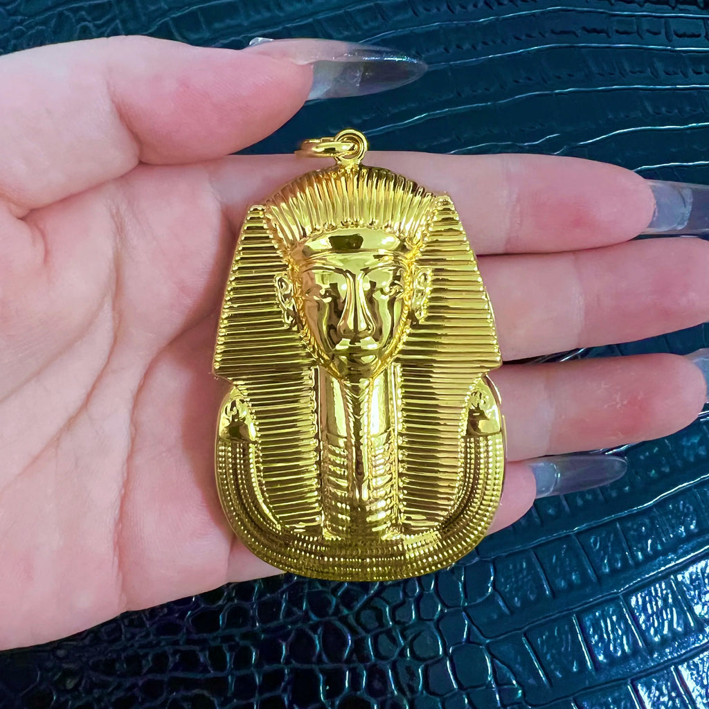 Gold Pendant Necklace