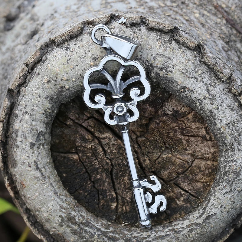 Gothic Key Pendant Necklace — Silver