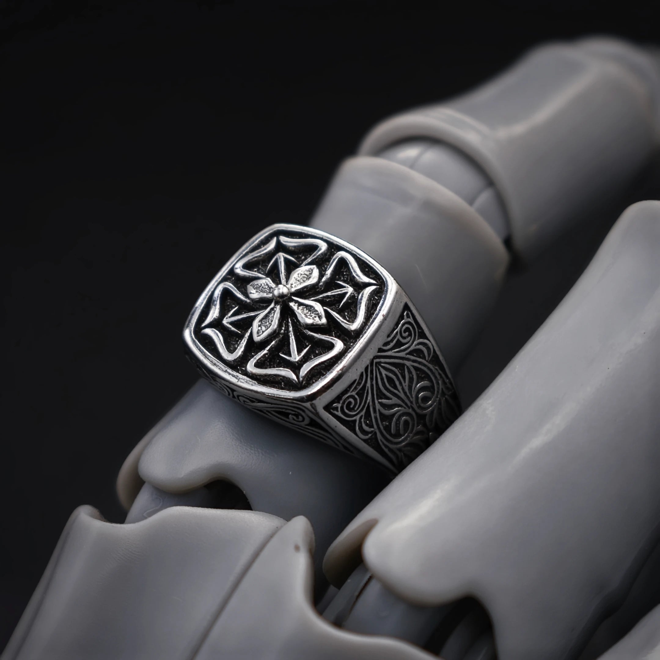 Retro "Floral Edge" Four-leaf Clover Adjustable Open Ring For Men Silver-plated Copper Gothic Punk Edgy Jewelry