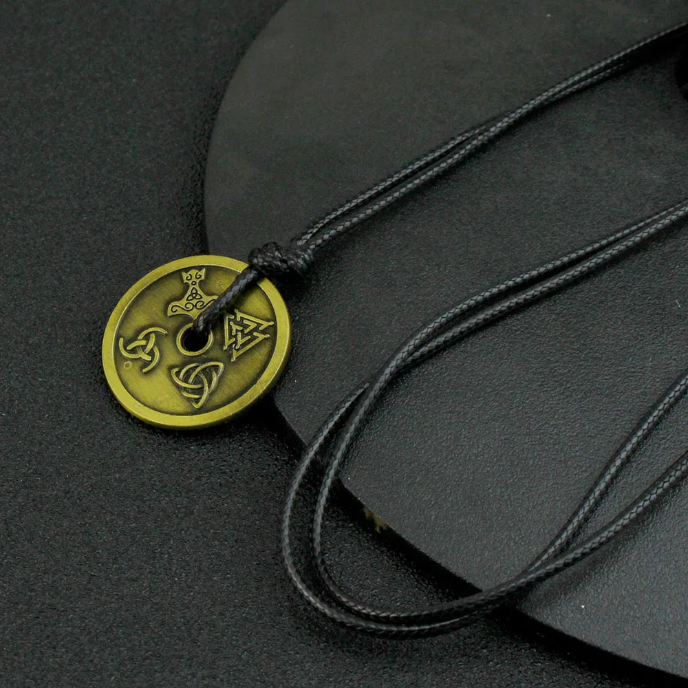 Vintage Viking Rune Compass Pendant Necklace High Quality Metal Pagan Amulet for Men Accessories Necklace