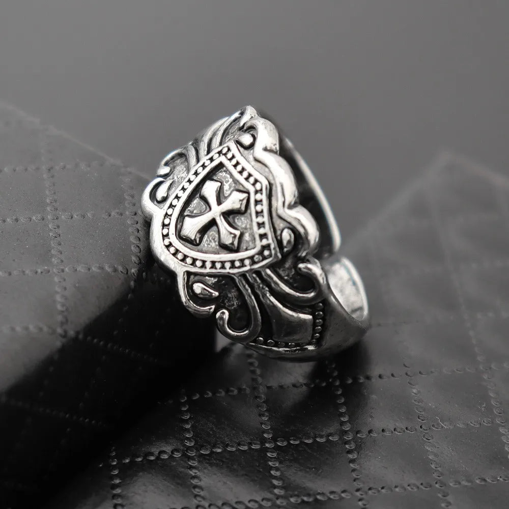 Vintage Knight Cross Amulet Ring for Men — Zinc Alloy