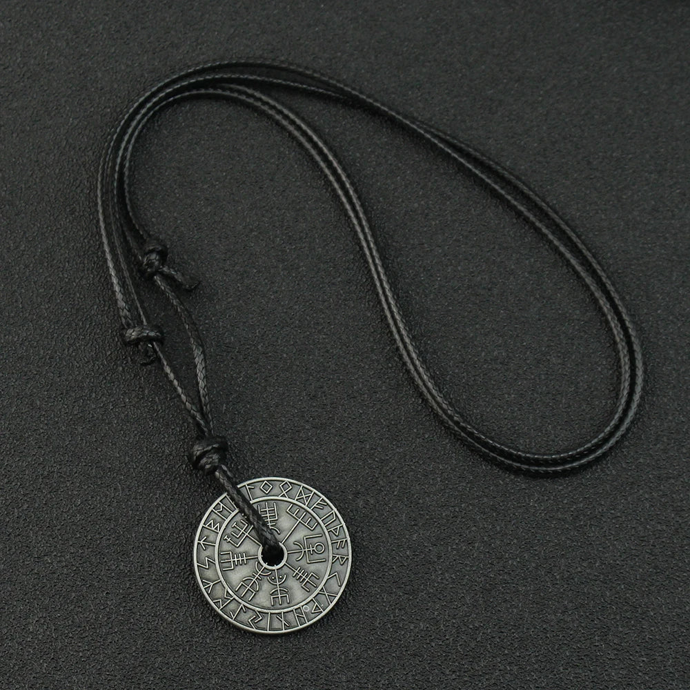 Vintage Viking Rune Compass Pendant Necklace High Quality Metal Pagan Amulet for Men Accessories Necklace