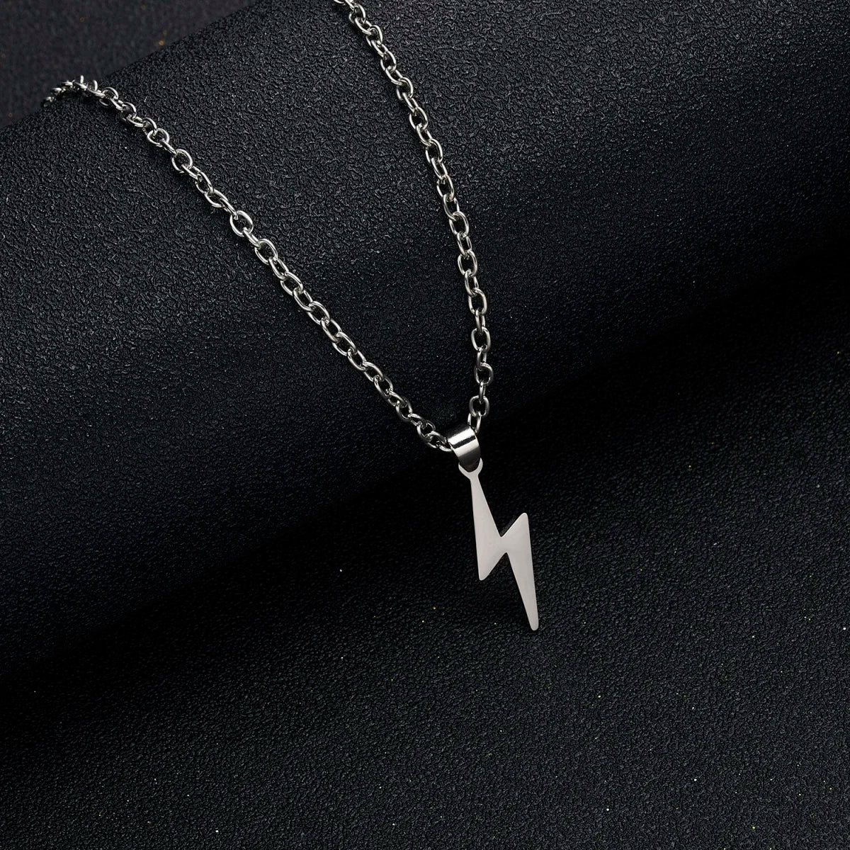 Stainless Steel Metal Lightning Shaped Pendant Necklace For Women Men Minimalist Geometric Lightning Clavicle Chain Jewelry Gift