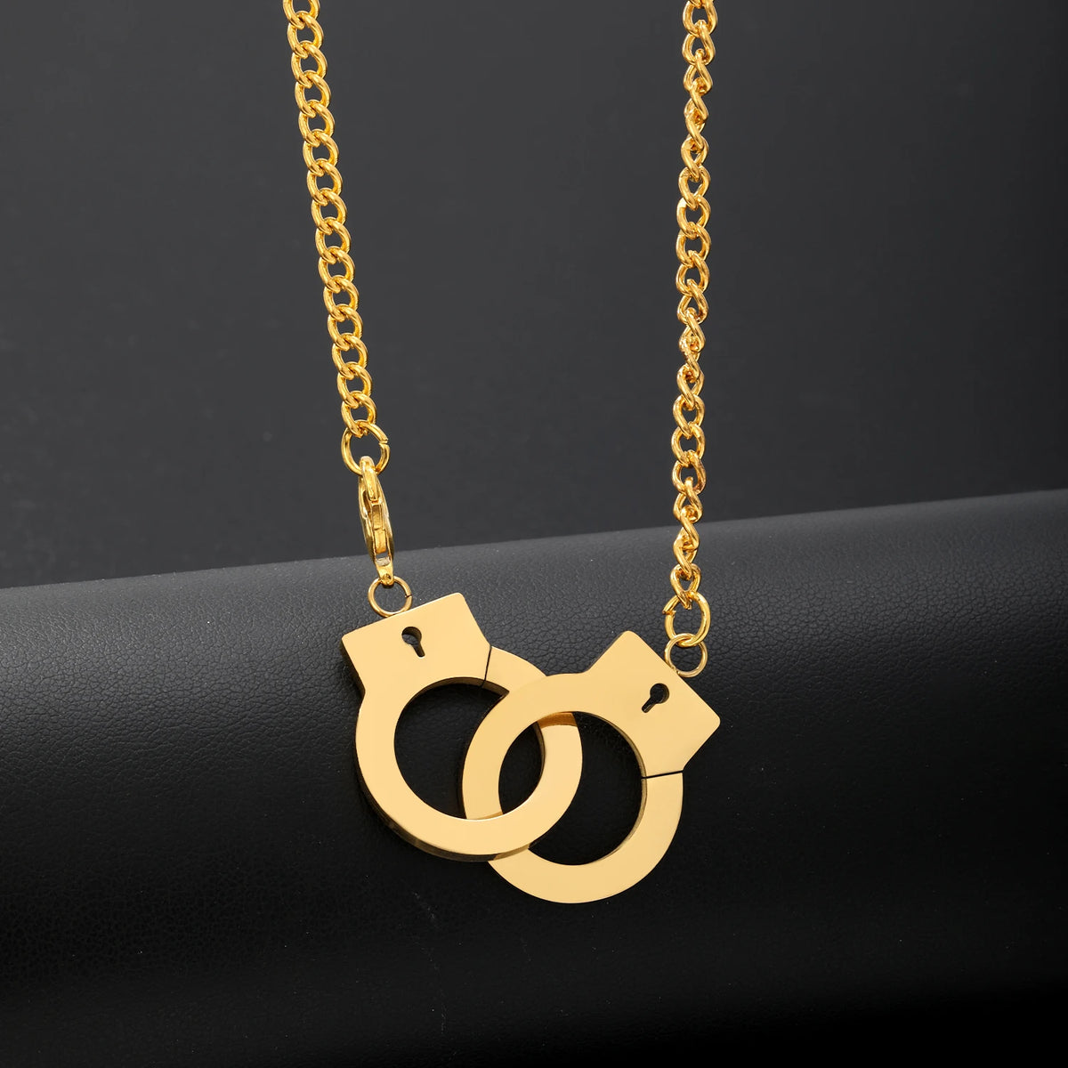 2026 Trend Handcuffs Design Necklaces Fanny Pendant Necklace Stainless Steel Simple Jewelry Accessories Gothic Punk