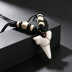 Imitation Shark Teeth Resin Pendant Necklace for Men, Rope Chain Wood Beads Adjustable Choker Necklace, Creative Punk