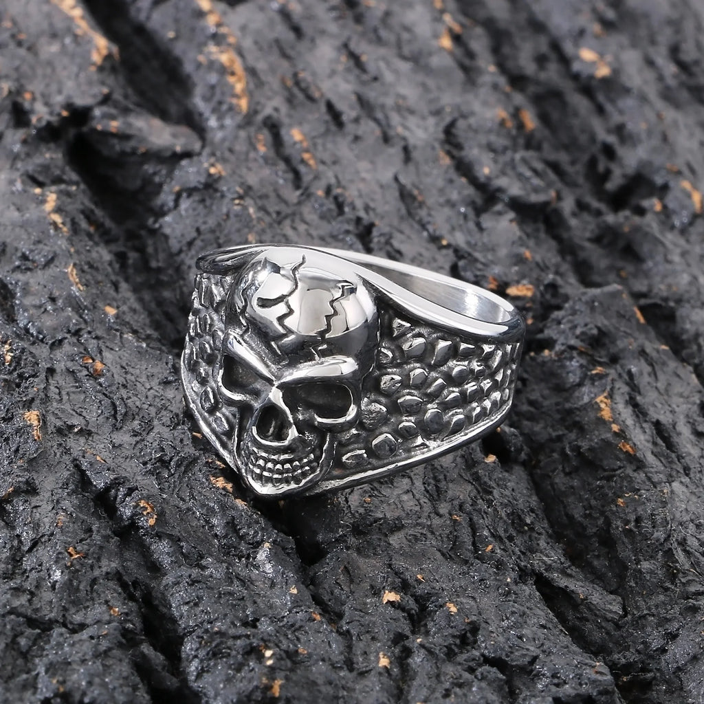 Stainless Steel Men Skull Ring Retro Cracked Skull Biker Ring Textured Band Vintage Punk Rock Fashion Jewelry for Men
