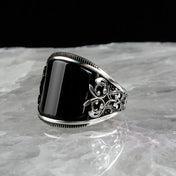 Retro Curved Black Resin Onyx Ring For Men Classic Metal Designer Ring Jewelry Gothic Rock Hiphop Unisex Accessories