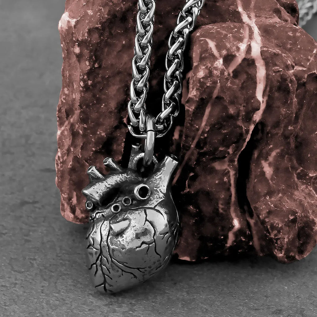 Fashion Minimalist Heart Necklace Men and Women Anatomical Heart Hip Hop Pendant Necklace Vintage Charm Stainless Steel
