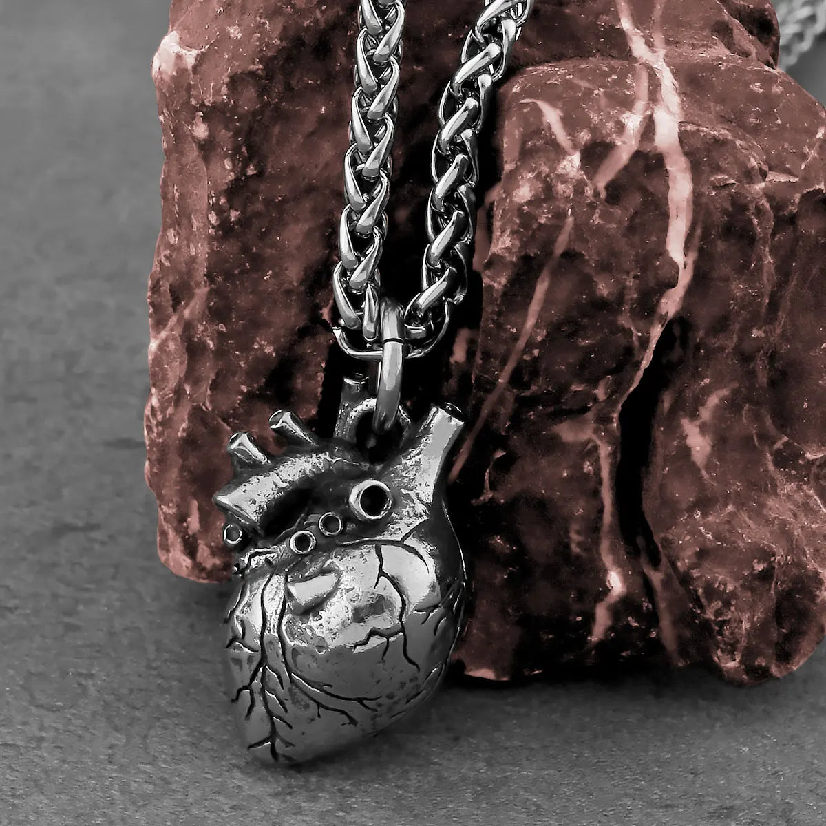 Fashion Minimalist Heart Necklace Men and Women Anatomical Heart Hip Hop Pendant Necklace Vintage Charm Stainless Steel