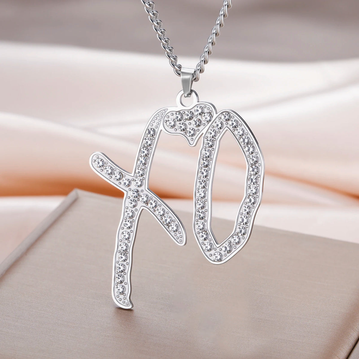 Hip Hop XO Necklace Pendant Hip Hop Rock Rapper Jewelry Necklace for Women Men