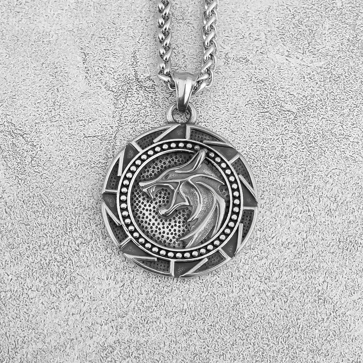 Mens Vintage Viking Wolf Pendant Runes Necklace Punk Street Rock Nordic Stainless Steel Odin Wolf Head Necklace Fashion