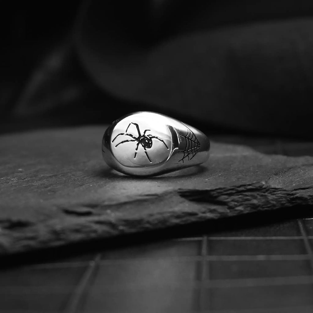 Gothic Spider Ring for Men & Women — Silver-Tone Band
