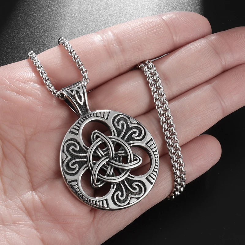Jewelry Round Celtic Knot Necklace for Men Nordic Rune Amulet Fashion Sweater Necklace Gift