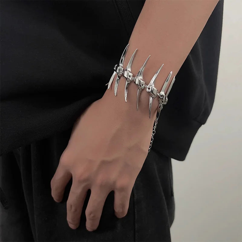 ZHUHE The Thorny Fishbone Necklace In Cyberpunk Style Is A Jewelry Accessory For Men And Women And A Party Gift