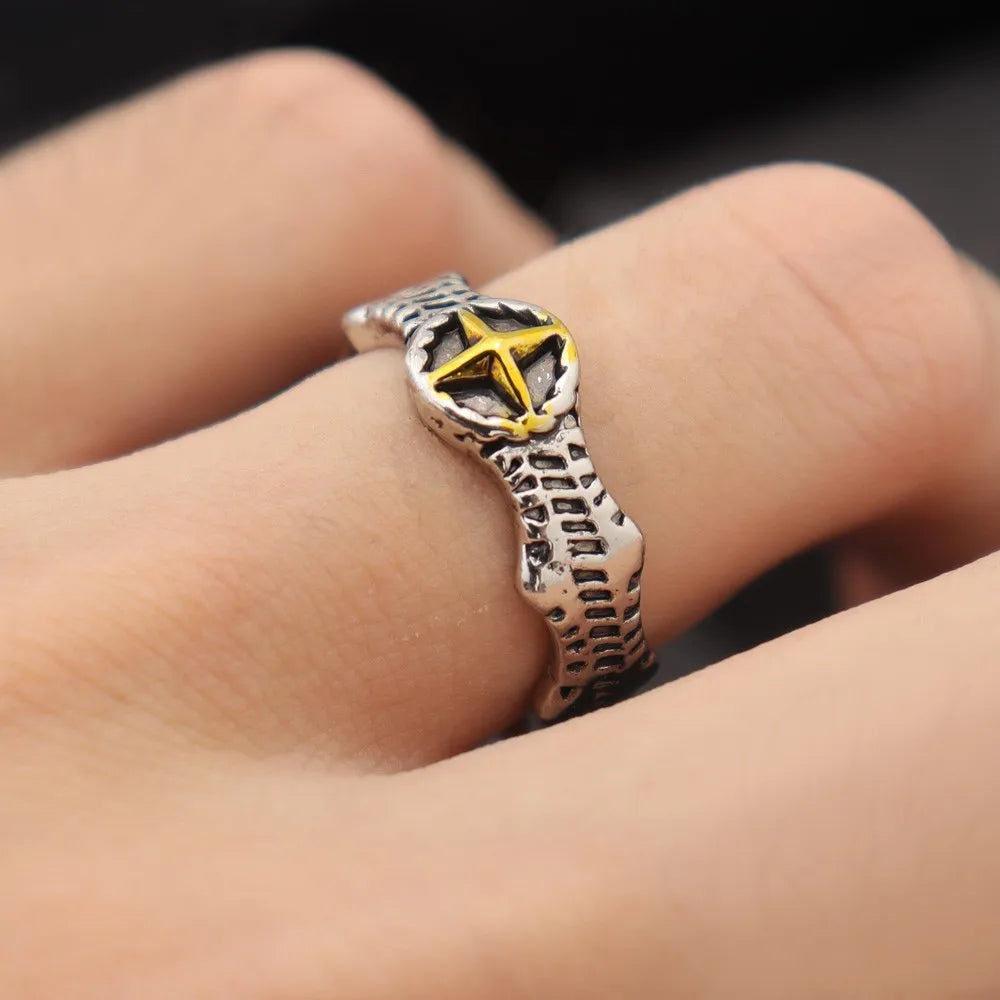 Vintage Knight Cross Amulet Ring for Men — Zinc Alloy